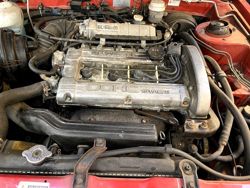 Motorrum på Mitsubishi Galant GTi-16V under service